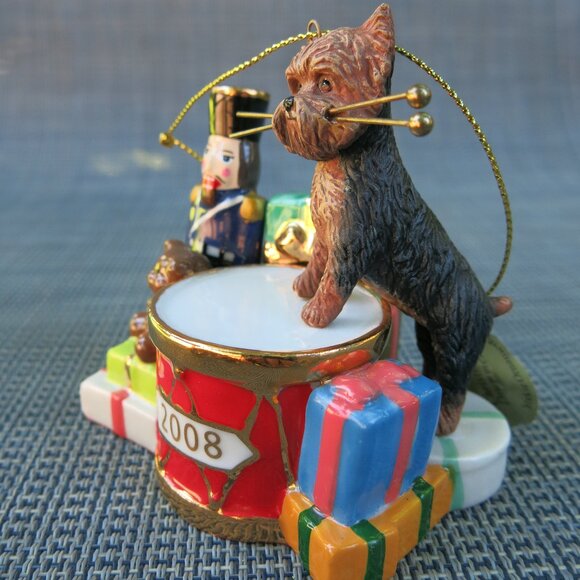 Collectible Danbury Mint 2008 Christmas Drummer Yorkie Nutcracker Ornament - Picture 4 of 9